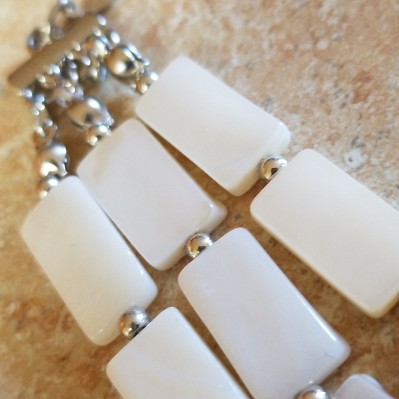 White and silver 3 tiered necklace - Picture 3 of 5